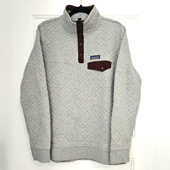 Patagonia Organic Cotton Light Gray & Maroon Quilted 1/4 Button Up Sweatshirt - Picture 2 of 7